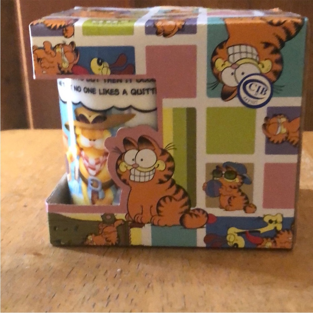 Garfield Cat Never A Quitter Ceramic Coffee or Tea Mug 14 OZ New in original box